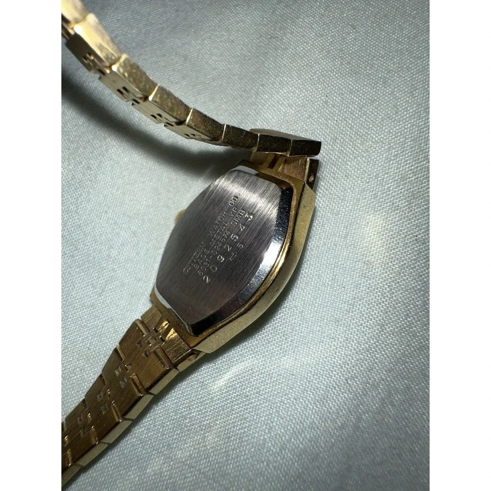 Vintage Citizen Women’s Gold-Tone Quartz Watch – Integrated Bracelet